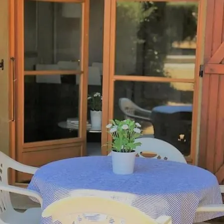 Preciosa Casa Con Jardin Y Piscina Бур-Мадам